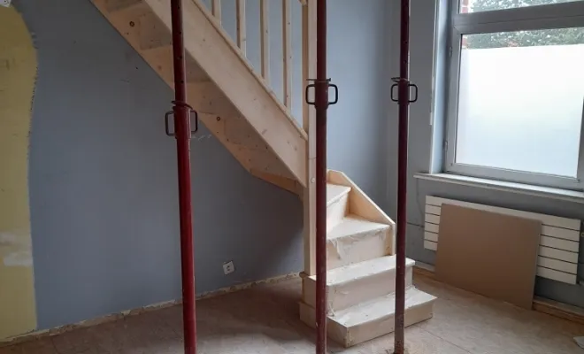 Construction et pose d'un escalier dans un cabinet médical proche de Roubaix