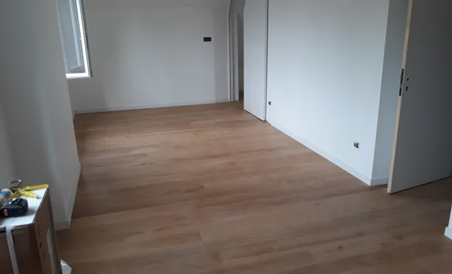 Société Nouvelle Loubert Pose de parquet et de plinthes dans un appartement proche de Roubaix