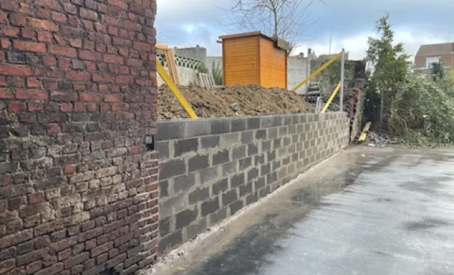 Société Nouvelle Loubert réalisation d'un mur en parpaings dans une maison proche de Roubaix